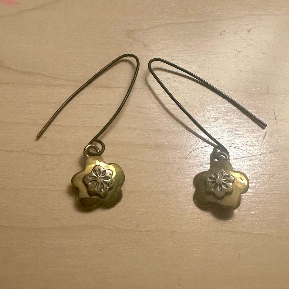 Gold Flower Dangling Earrings 🚨 3 for $15 🚨